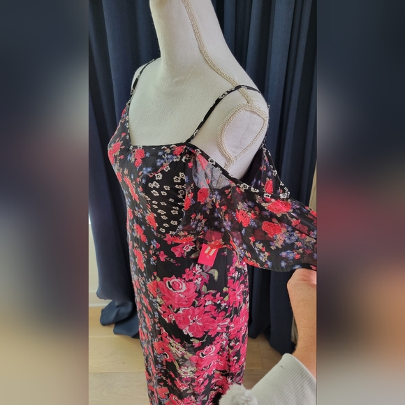 TARGET | Cold Shoulder Floral Maxi Dress - Picture 6 of 10